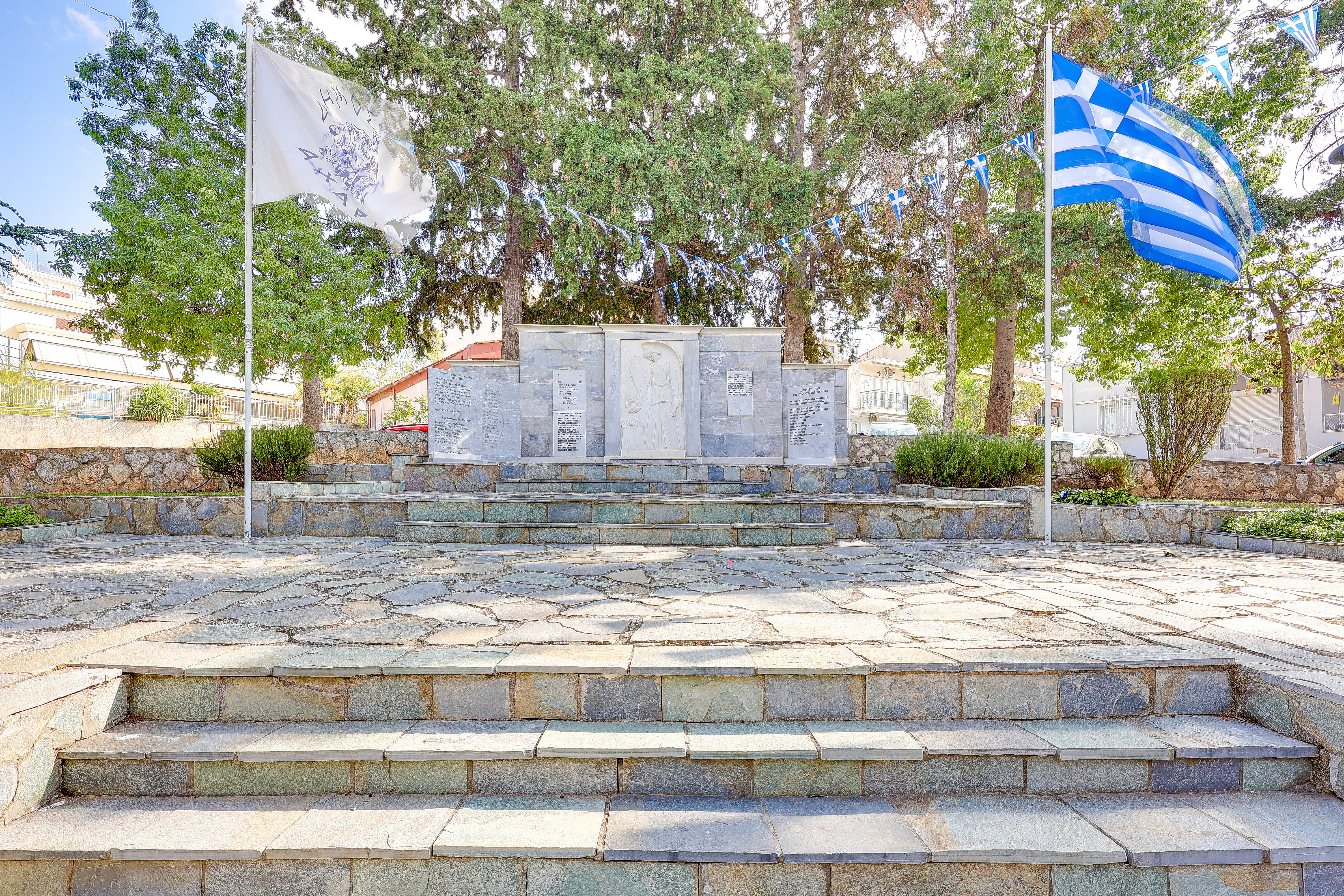 Πλατεία Ηρώων (το μνημείο)