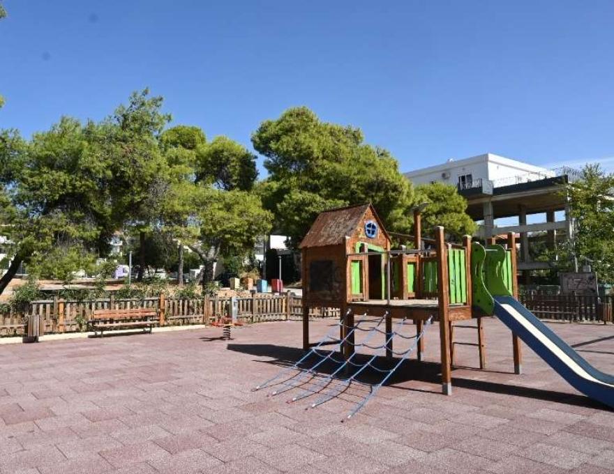 Παιδική χαρά Βαρυμπόμπη2