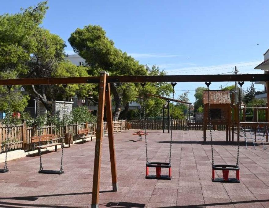 Παιδική χαρά Βαρυμπόμπη1