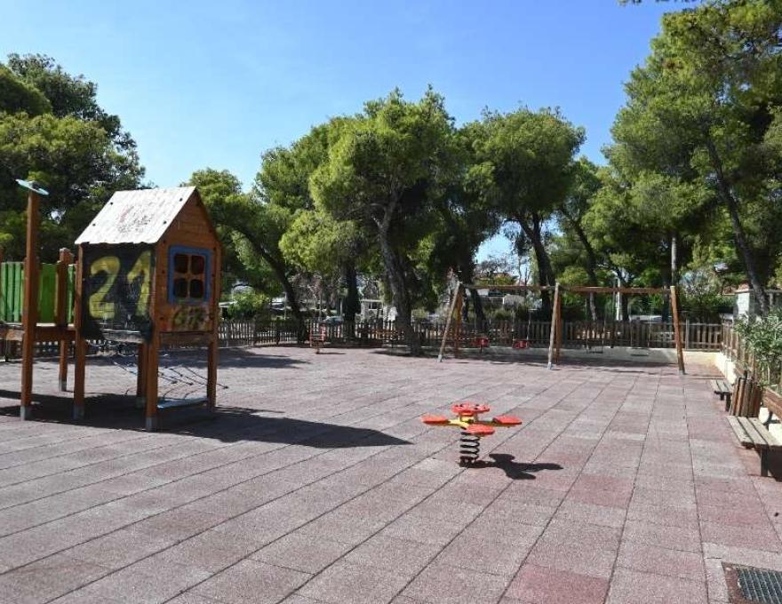 Παιδική χαρά Βαρυμπόμπη3