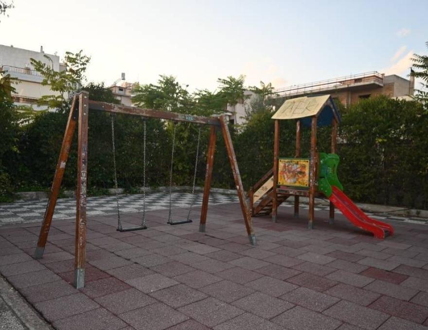Παιδική χαρά Β.Ουγκώ & Δ. Δαμάσκου0