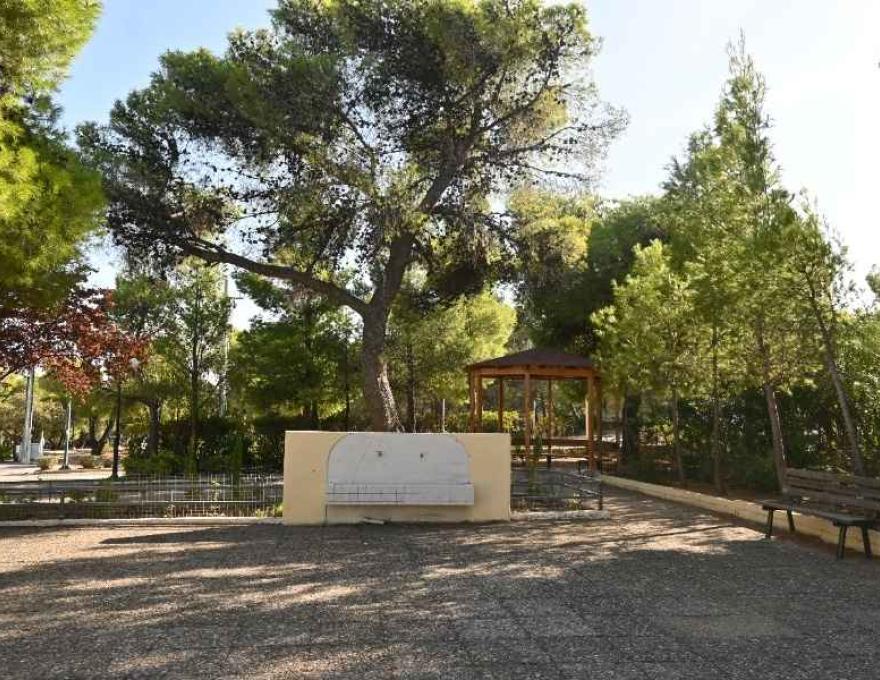 Πλατεία Αγίας Τριάδας Θρακομακεδόνες1