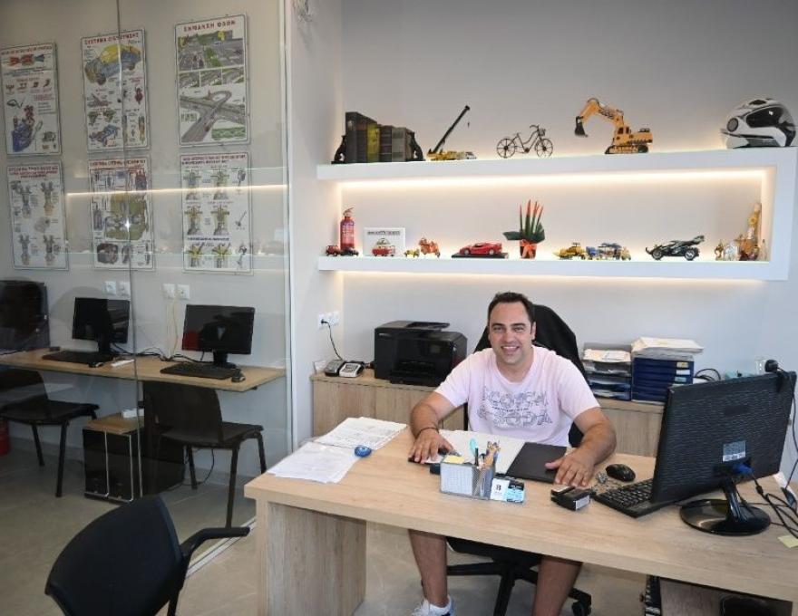 Σχόλη Οδηγών Βάθης0