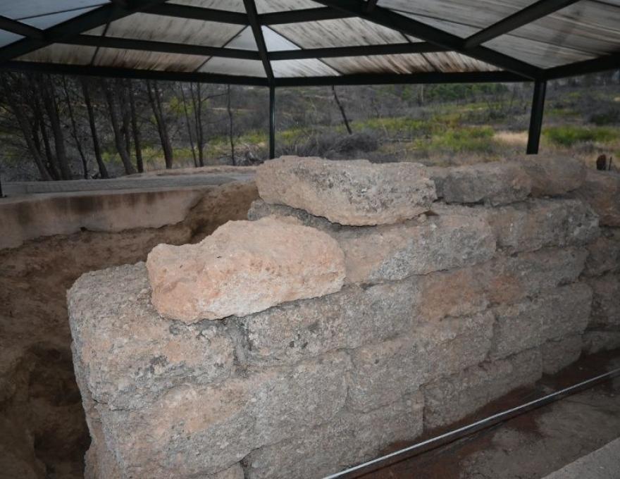 Τύμβος του Σοφοκλή3