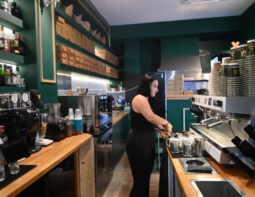 Mikis Coffee & Crepes3