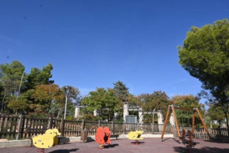 Παιδική χαρά Θρακομακεδόνων (μικρή)