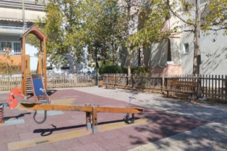 Παιδική χαρά Λάρας